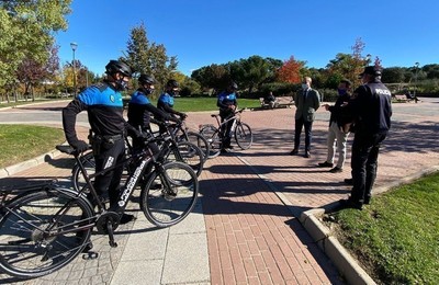 /media/noticias/fotos/pr/2021/11/06/la-policia-montada-en-bicicleta-patrullara-majadahonda_thumb.jpg