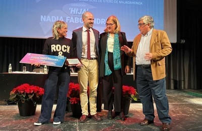 /media/noticias/fotos/pr/2022/12/22/nadia-fabo-recibe-el-premio-de-poesia-blas-de-otero-de-majadahonda_thumb.jpg