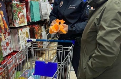 /media/noticias/fotos/pr/2023/12/28/policia-local-de-majadahonda-intensifica-inspecciones-en-juguetes-para-garantizar-seguridad-infantil_thumb.jpg