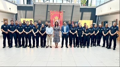 /media/noticias/fotos/pr/2025/06/30/lola-moreno-con-nuevos-policias-locales_thumb.jpg