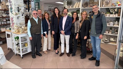 /media/noticias/fotos/pr/2026/05/06/lola-moreno-con-empresarios_thumb.jpg